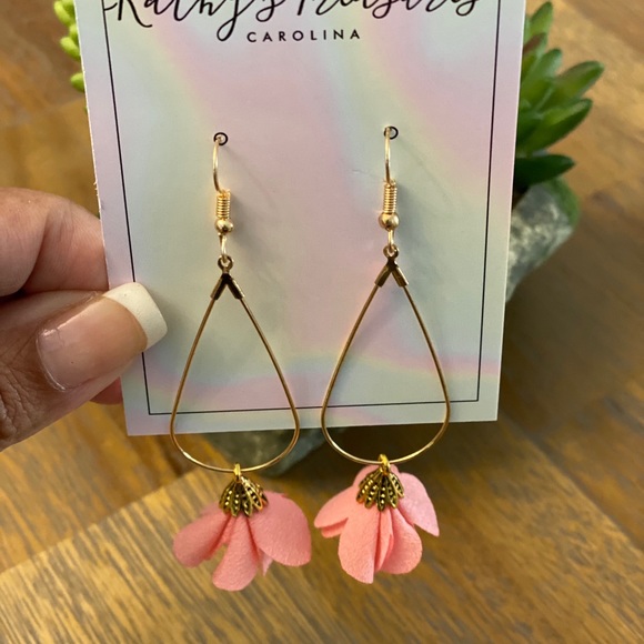 Hoops with tassels - Picture 6 of 8